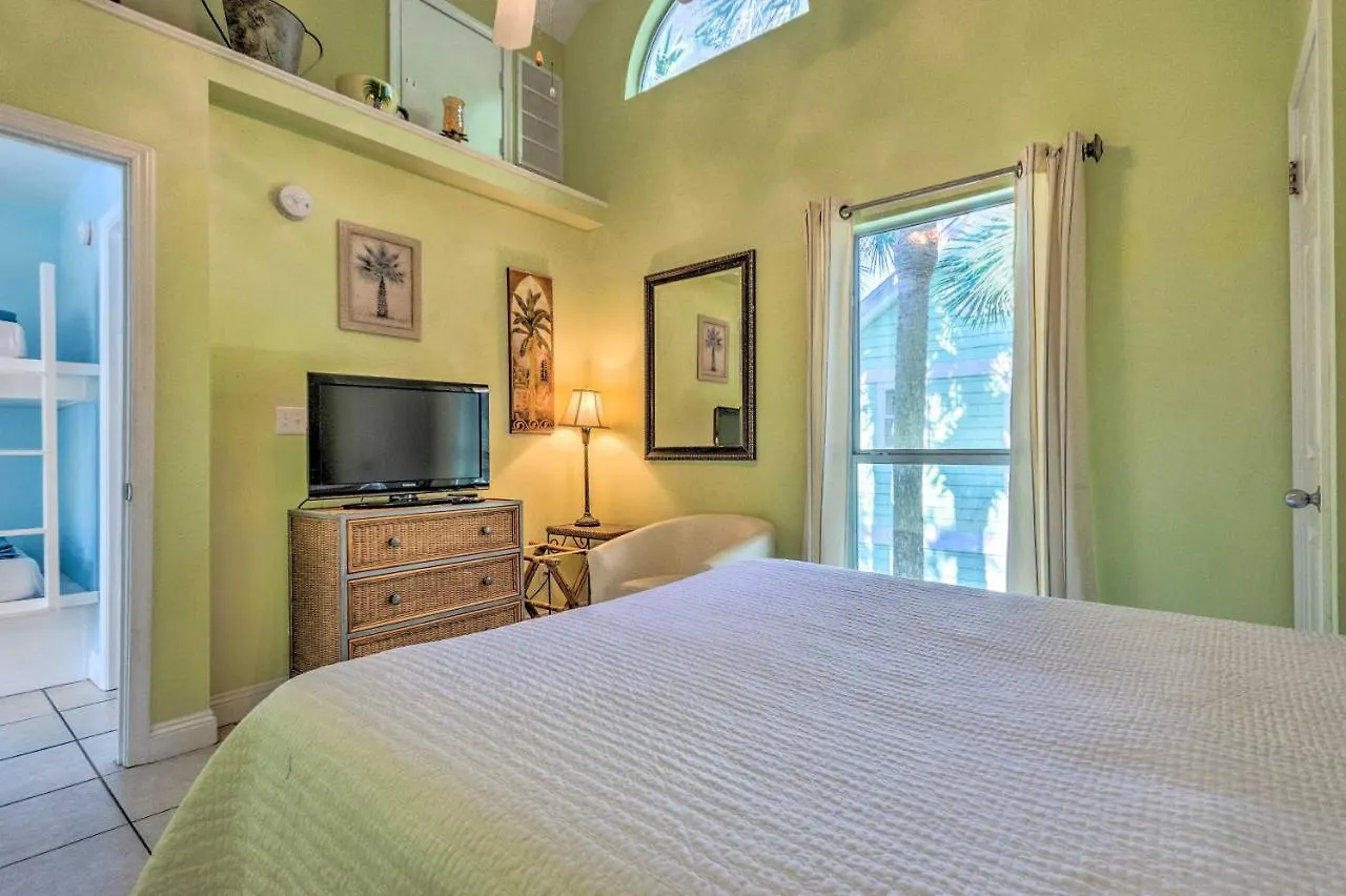 Charming Destin Cottage Walk To Beach And Dining! Holiday home
