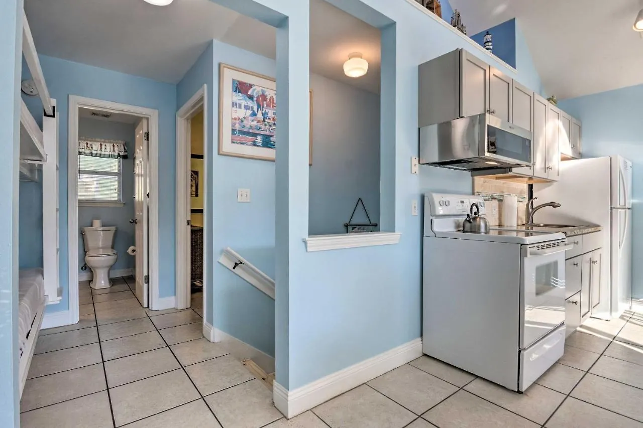 Charming Destin Cottage Walk To Beach And Dining! Holiday home