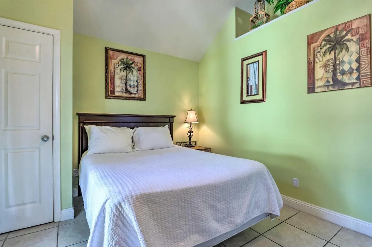 Holiday home Charming Destin Cottage Walk To Beach And Dining!