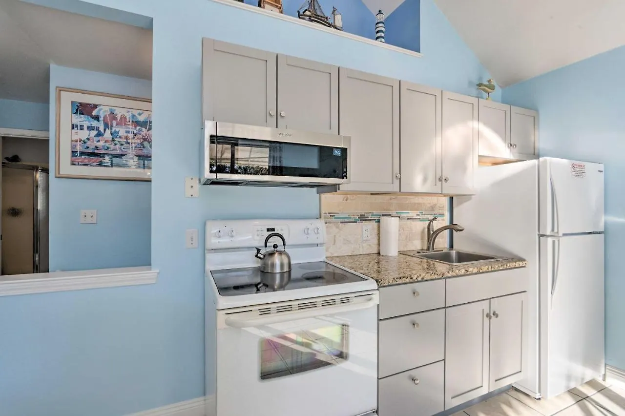 Charming Destin Cottage Walk To Beach And Dining! Holiday home